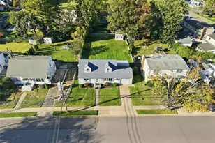 305 W Nicholai St, Hicksville, NY 11801 - Photo 33