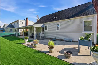 305 W Nicholai Street, Hicksville, NY 11801 - Photo 27