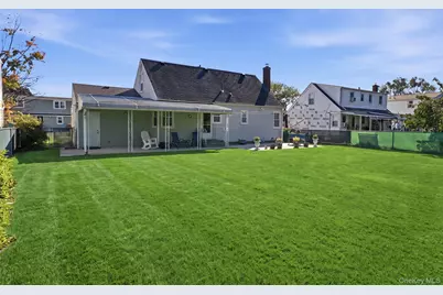 305 W Nicholai Street, Hicksville, NY 11801 - Photo 29