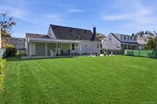 305 W Nicholai St, Hicksville, NY 11801 - Photo 29