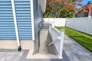 20 Danbury Ave, Patchogue, NY 11772 - Photo 19