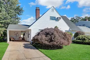 53 Spindle Rd, Hicksville, NY 11801 - Photo 3