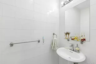 708 Park Ln, Cedarhurst, NY 11516 - Photo 19