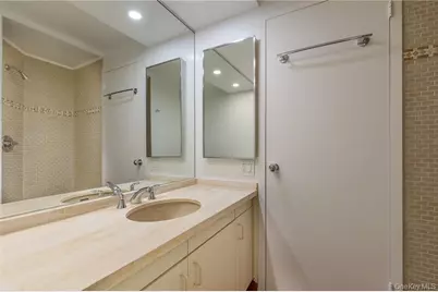 10 Cottage Place #7C, White Plains, NY 10601 - Photo 17