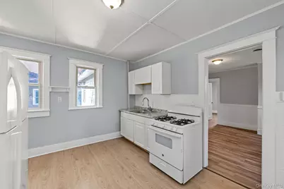 18 Chestnut Street #Left, Middletown, NY 10940 - Photo 7