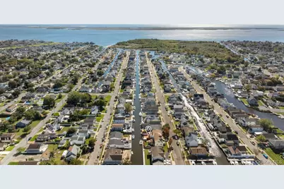 644 S 8th Street, Lindenhurst, NY 11757 - Photo 3