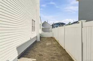 644 S 8th St, Lindenhurst, NY 11757 - Photo 31