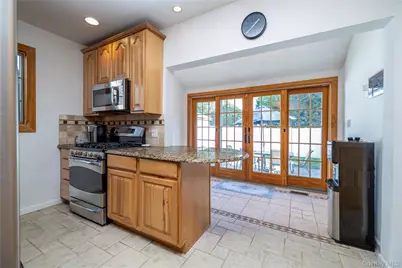 129 Southard Avenue, Rockville Centre, NY 11570 - Photo 9