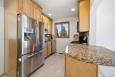 129 Southard Avenue, Rockville Centre, NY 11570 - Photo 11