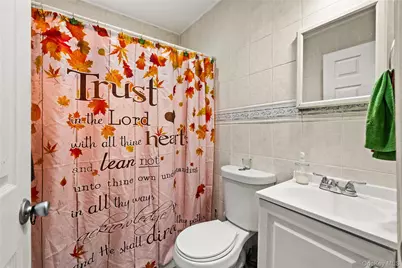 607 N Monroe Avenue, Lindenhurst, NY 11757 - Photo 9