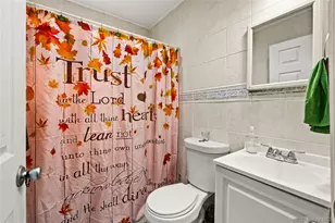 607 N Monroe Ave, Lindenhurst, NY 11757 - Photo 9