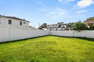 607 N Monroe Ave, Lindenhurst, NY 11757 - Photo 13