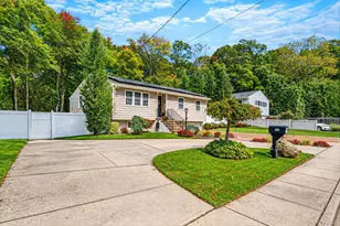 47 Mooney Pond Rd, Selden, NY 11784 - Photo 3