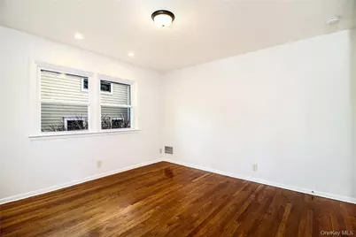 86 Carthage Road, Scarsdale, NY 10583 - Photo 17