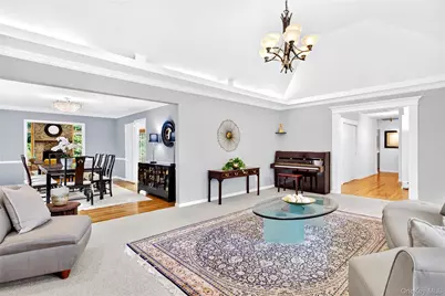 75 Plymouth Road, Manhasset, NY 11030 - Photo 9