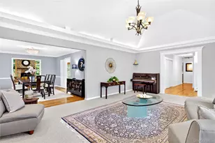 75 Plymouth Rd, Manhasset, NY 11030 - Photo 9
