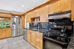 75 Plymouth Rd, Manhasset, NY 11030 - Photo 19