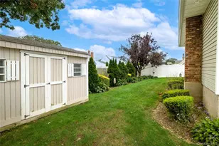 132 Yoakum Ave, Farmingdale, NY 11735 - Photo 19