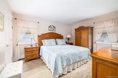 132 Yoakum Avenue, Farmingdale, NY 11735 - Photo 15