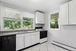 9 Plandome Pl, Selden, NY 11784 - Photo 9