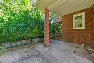 9 Plandome Pl, Selden, NY 11784 - Photo 27