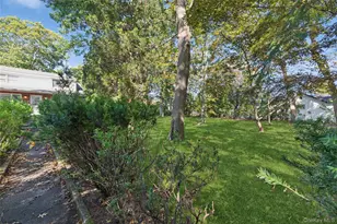 9 Plandome Pl, Selden, NY 11784 - Photo 31