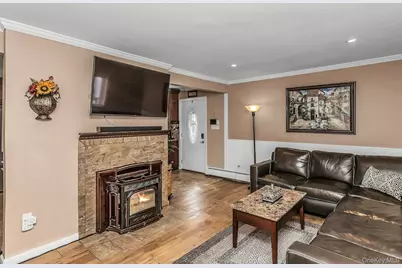 23 Summit Lane, Levittown, NY 11756 - Photo 9