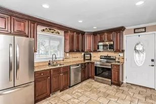 23 Summit Ln, Levittown, NY 11756 - Photo 5