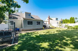 9 Po Ln, Hicksville, NY 11801 - Photo 3
