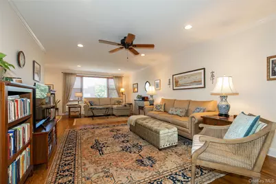 21 Chapel Place Chapel Place #3J, Great Neck, NY 11021 - Photo 11