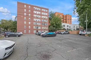 87-15 165th St, Jamaica, NY 11432 - Photo 15