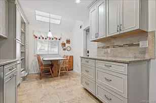 162 Laurel Ln, Wantagh, NY 11793 - Photo 11
