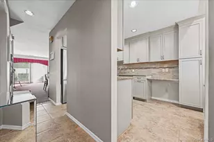 162 Laurel Ln, Wantagh, NY 11793 - Photo 5