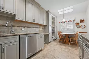 162 Laurel Ln, Wantagh, NY 11793 - Photo 13