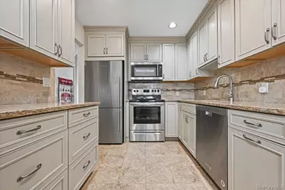 162 Laurel Lane, Wantagh, NY 11793 - Photo 9