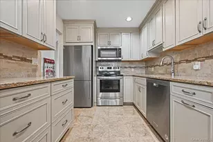 162 Laurel Ln, Wantagh, NY 11793 - Photo 9