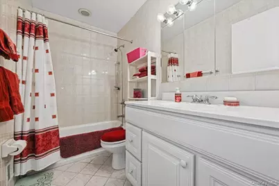 162 Laurel Lane, Wantagh, NY 11793 - Photo 23