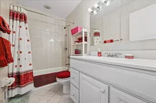 162 Laurel Ln, Wantagh, NY 11793 - Photo 23