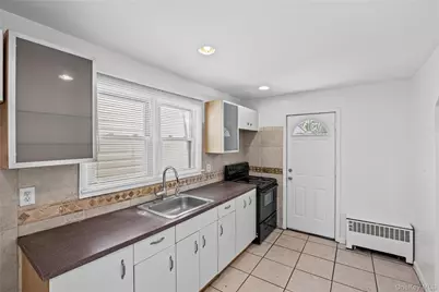 20 Buchanan Avenue, Wheatley Heights, NY 11798 - Photo 9