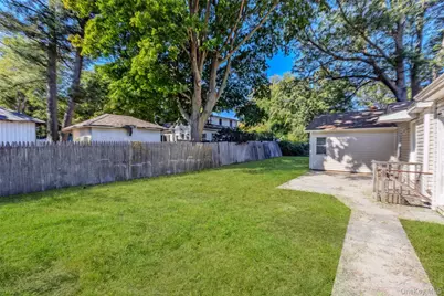 20 Buchanan Avenue, Wheatley Heights, NY 11798 - Photo 25