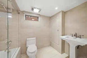 60-39 69th Ln, Maspeth, NY 11378 - Photo 23