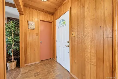 41 Shore Drive W, Copiague, NY 11726 - Photo 23