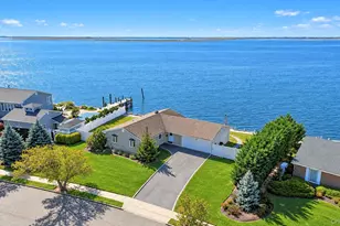41 Shore Dr W, Copiague, NY 11726 - Photo 15