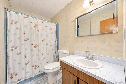 41 Shore Drive W, Copiague, NY 11726 - Photo 41