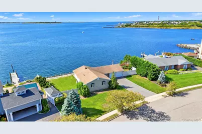 41 Shore Drive W, Copiague, NY 11726 - Photo 17