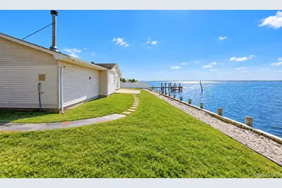 41 Shore Drive W, Copiague, NY 11726 - Photo 7