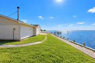 41 Shore Dr W, Copiague, NY 11726 - Photo 7