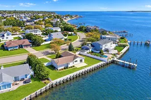 41 Shore Dr W, Copiague, NY 11726 - Photo 21