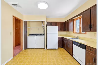 41 Shore Drive W, Copiague, NY 11726 - Photo 25
