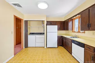 41 Shore Dr W, Copiague, NY 11726 - Photo 25